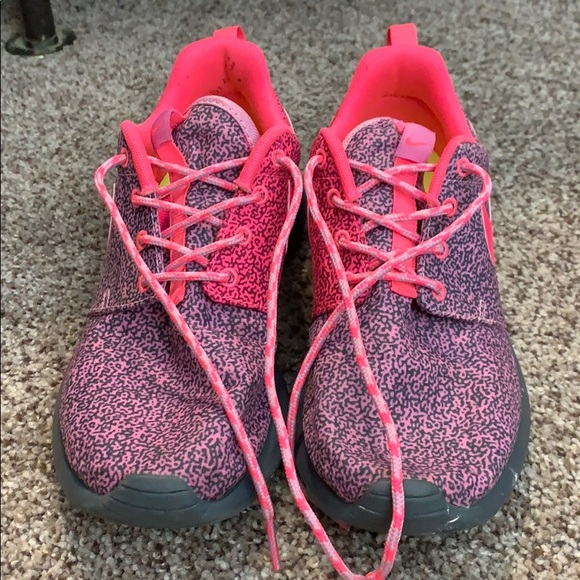 roshe tennis shoes